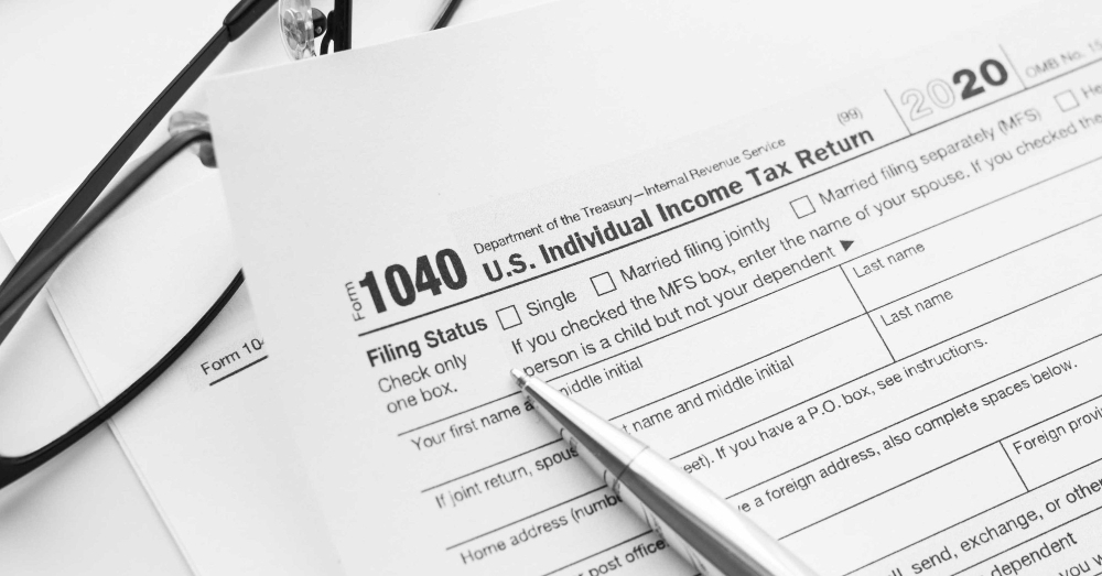 filling-1040-tax-form-standard-us-income-tax-return-form
