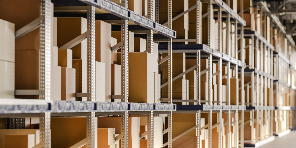 metal-shelves-with-carton-boxes-3d-render