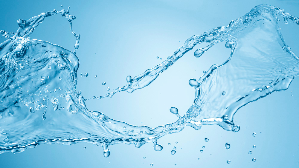 water-splash-isolated-blue-background